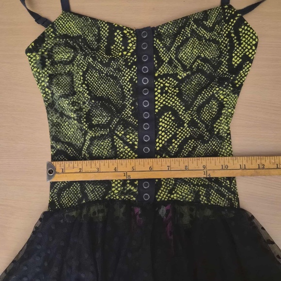 Betsey Johnson NWT Snake Print Snap Button Lace Peplum Emo Punk Cotton Tank - Picture 11 of 11